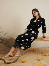 طقم كورتا وبنطلون أسود مطبوع بتصميم A-Line