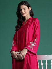 طقم كورتة وبنطلون وردي بتصميم ذاتي مستقيم