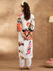 طقم كورتة وبنطلون أبيض مطبوع بقصة مستقيمة