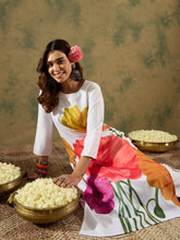 طقم كورتة وبنطلون أبيض مطبوع بقصة مستقيمة