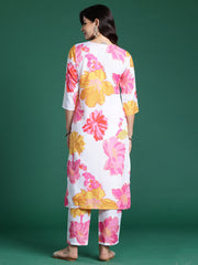 طقم كورتة بيضاء مطبوعة بقصة مستقيمة وبنطال