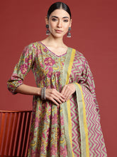 طقم كورتا رمادي مطبوع بقصة مستقيمة مع بنطلون وشال