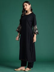 طقم كورتا أسود سادة مستقيم مع بنطلون وشال