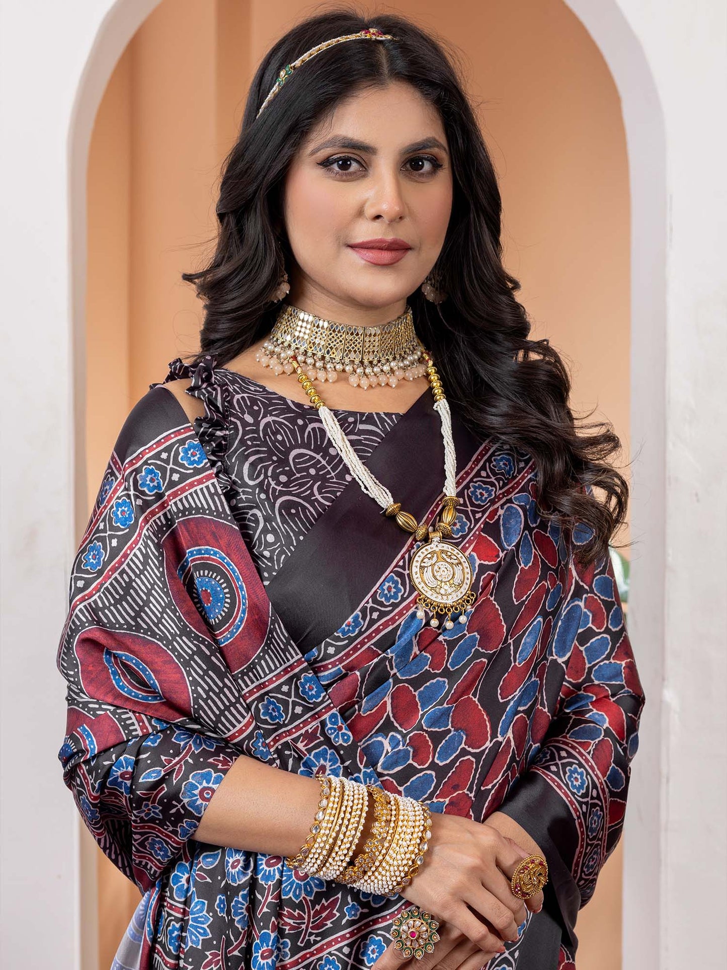 Women's Crepe Black Digital Print Designer Saree With Blouse Piece
