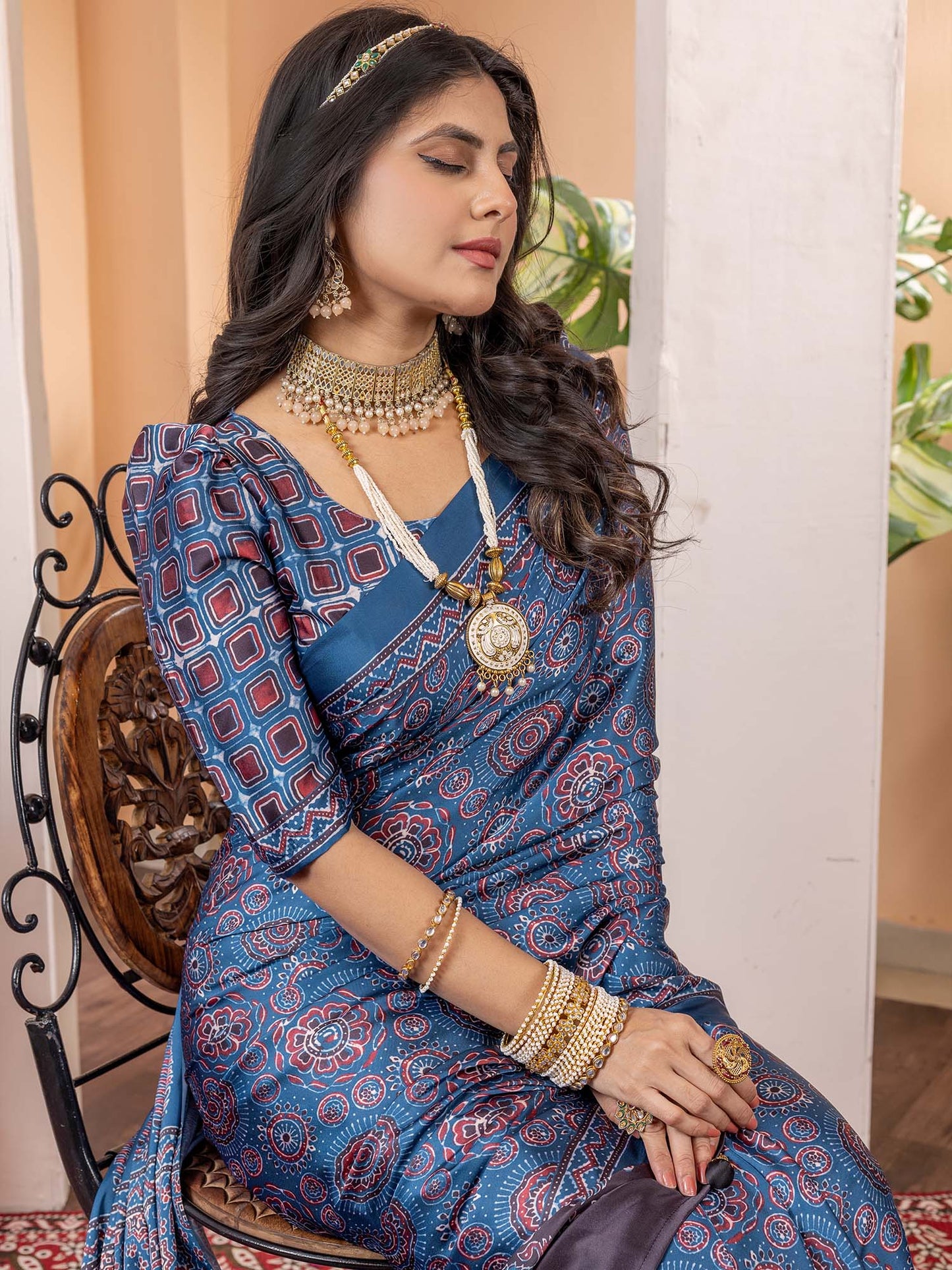 Women's Crepe Blue Digital Print Designer Saree With Blouse Piece