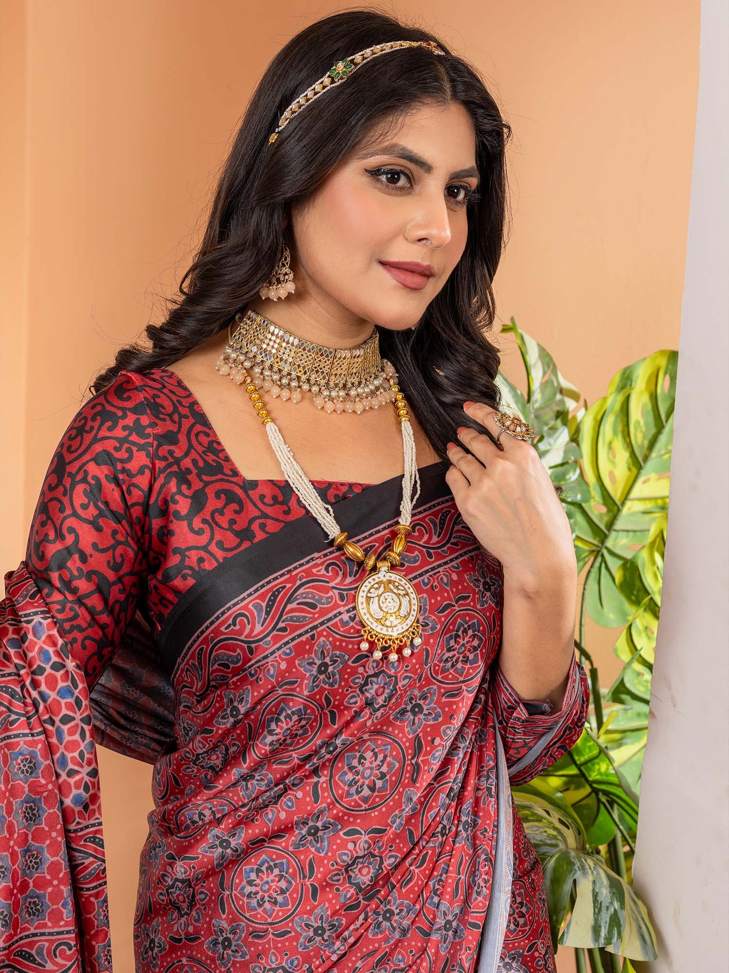 Women's Crepe Maroon Digital Print Designer Saree With Blouse Piece