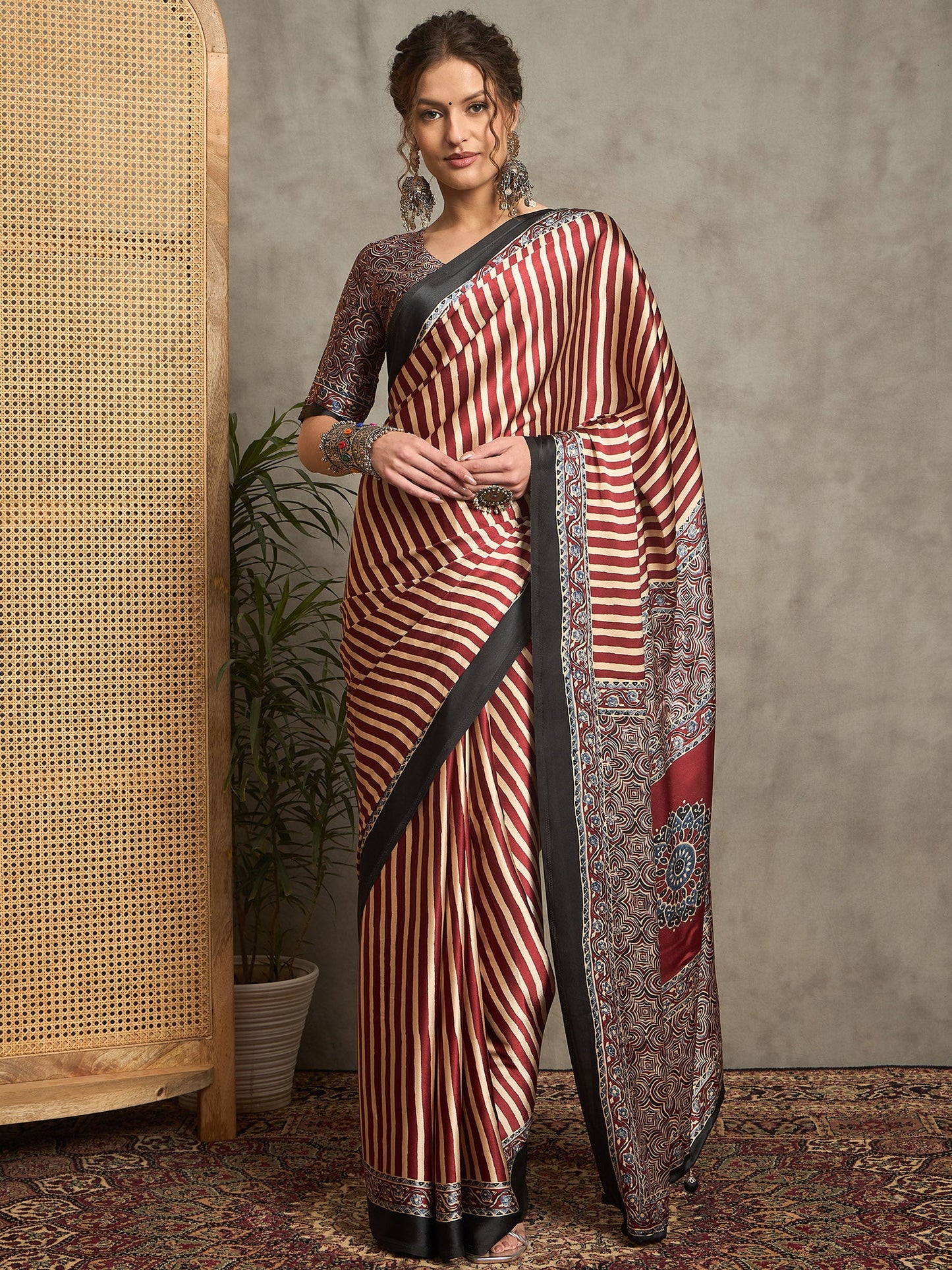 Women's Pure Crepe Black Printed Designer Saree With Blouse Piece