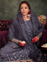 طقم بنطلون كورتا مستقيم مطرز باللون الأزرق مع دوباتا