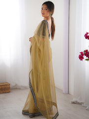 ساري نسائي من قماش التول بلون الجمل البني مزين بتطريزات أنيقة مع قطعة بلوزة