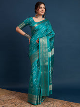 ساري نسائي أزرق مطبوع من مزيج الحرير مع قطعة بلوزة