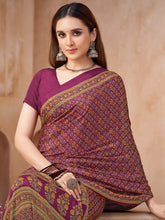 ساري نسائي من الكريب مطبوع باللون الأرجواني بتصميم أنيق مع قطعة بلوزة