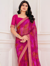 ساري نسائي وردي مطبوع من الشيفون بتصميم أنيق مع قطعة بلوزة