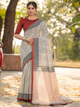 ساري نسائي من حرير بهجالبوري أبيض مطبوع بتصميم أنيق مع قطعة بلوزة