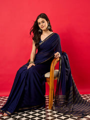 ساري نسائي من حرير ميسور باللون الأزرق الداكن بتصميم منسوج مع قطعة بلوزة