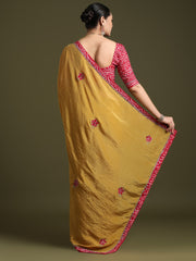 ساري نسائي من قماش التشو بلون الخردل مزين بتطريزات، مع قطعة بلوزة