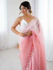 ساري نسائي وردي اللون من الشيفون مزين بتطريزات أنيقة مع قطعة بلوزة