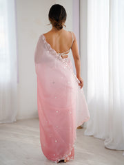 ساري نسائي وردي اللون من الشيفون مزين بتطريزات أنيقة مع قطعة بلوزة