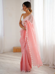 ساري نسائي وردي اللون من الشيفون مزين بتطريزات أنيقة مع قطعة بلوزة