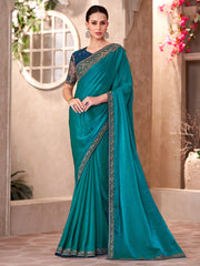 ساري نسائي من قماش الجورجيت بلون أخضر مخضر مزين بتطريزات، مع قطعة بلوزة.