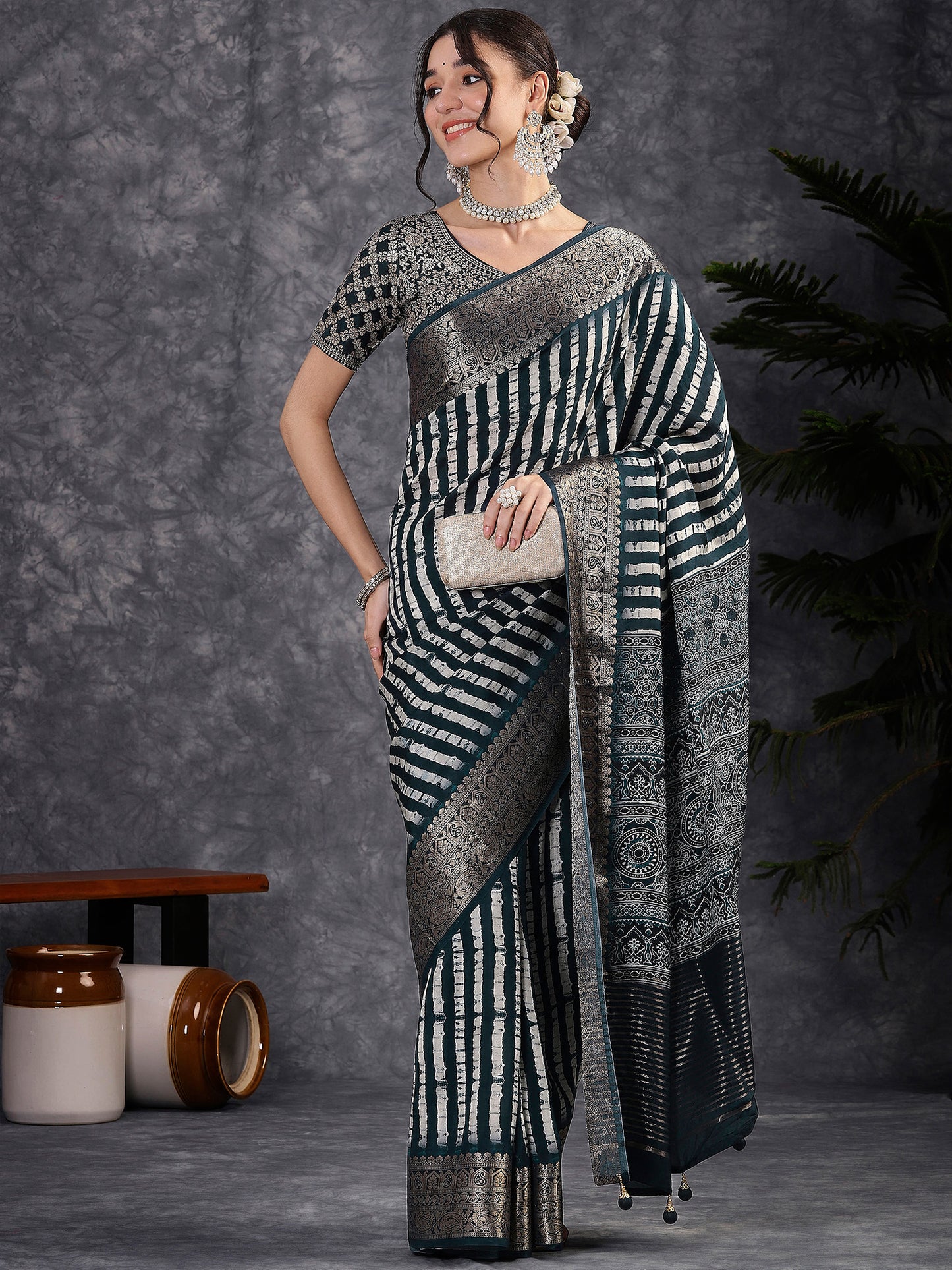 Women's Viscose Navy Blue Digital Print Designer Saree With Blouse Piece