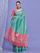 ساري نسائي من الكتان الفيروزي بتصميم منسوج مع قطعة بلوزة