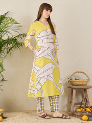 طقم كورتا وبنطلون أصفر مطبوع بتصميم A-Line من العصر الهندي