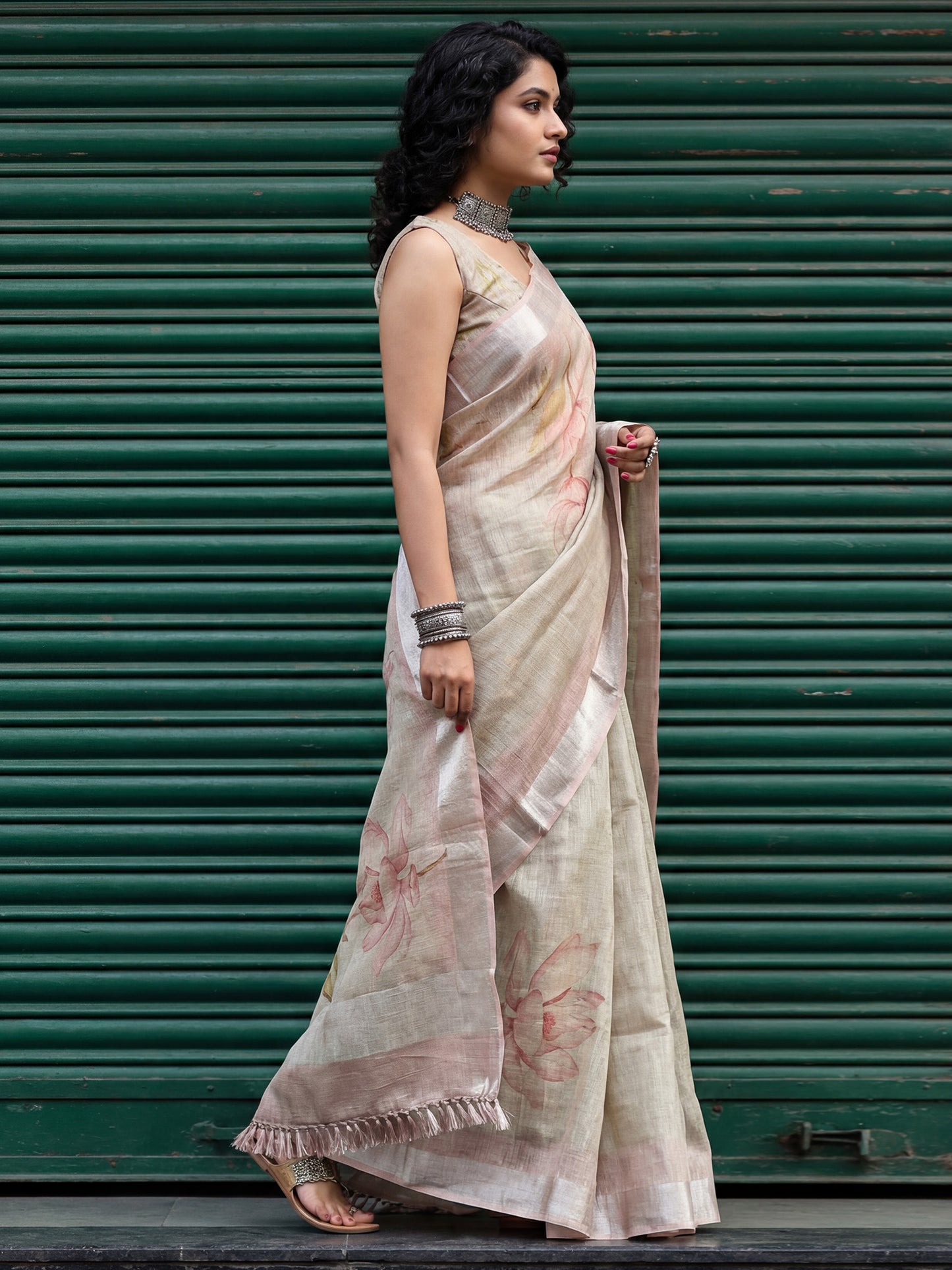 Women's Cotton Silk Beige Digital Print Designer Saree With Blouse Piece