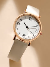 ساعة تناظرية بيضاء مستديرة