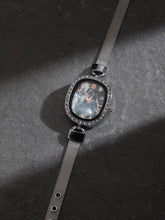 ساعة مربعة مزخرفة - أخضر زمردي