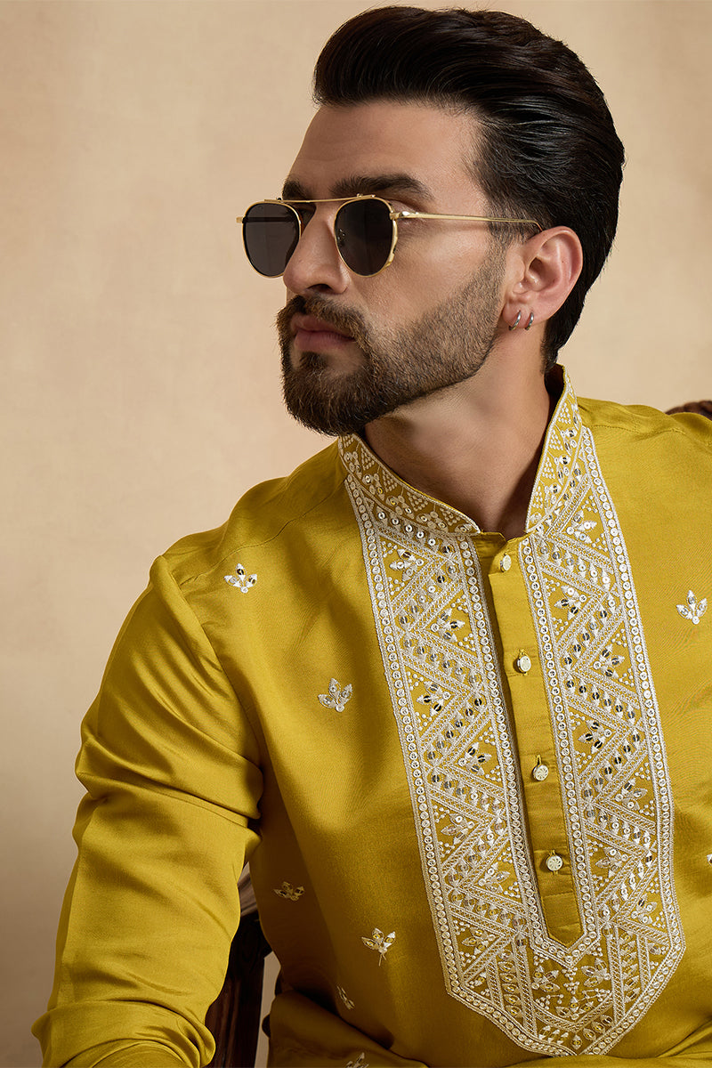 ethnic-bay-men-yellow-silk-blend-solid-embroidered-kurta-with-trouser-mkset2412