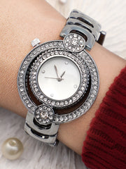 ساعة دائرية متحدة المركز