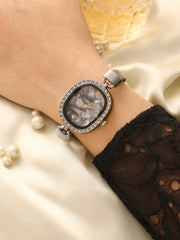 ساعة مربعة مزخرفة - رمادي فحمي