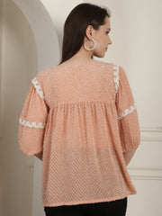 بلوزة نسائية خضراء بتصميم بيبلوم