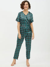 قميص جينز نسائي أزرق اللون بتصميم كتل الألوان