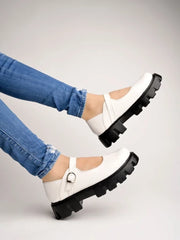 شوتوبيا - أحذية لوفر بيضاء أنيقة وعصرية بتفاصيل إبزيم للنساء والفتيات