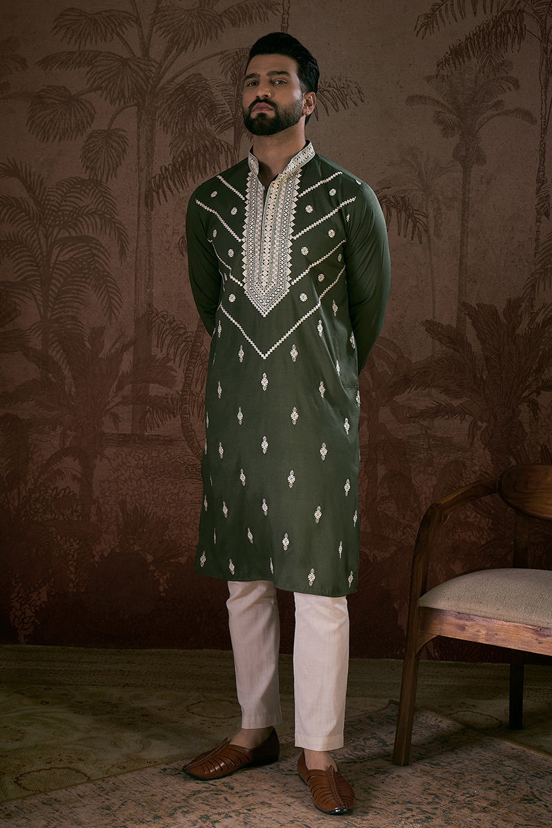 Green Silk Blend Solid Embroidered Straight Kurta