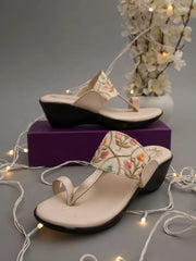 شوتوبيا - حذاء كولابوري كريمي مطرز للنساء والفتيات