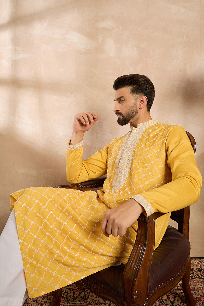 Yellow Silk Blend Embroidered Mandarin Collar Straight Kurta