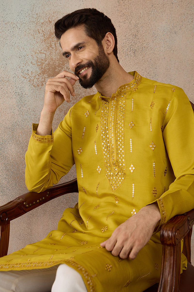 ethnic-bay-men-yellow-silk-blend-solid-embroidered-kurta-with-trouser-mkset2415
