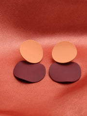 قرط أذن مطلي بالذهب بتصميم متدلي