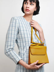 حقيبة كتف صلبة