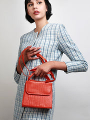 حقيبة كتف صلبة