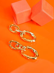 قرط أذن مطلي بالذهب بتصميم متدلي