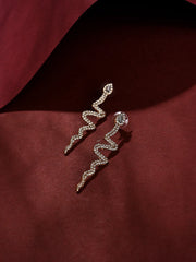 قرط أذن مطلي بالفضة بتصميم حجري