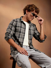 قميص عادي بنقشة مربعات الظل