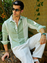 قميص ذو سطح ملموس