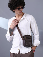 قميص مخطط بياقة عريضة