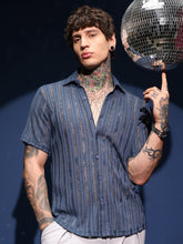 قميص محبوك ذو حواف