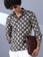 قميص ذو حافة مربعة