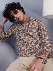 قميص ذو حافة مربعة